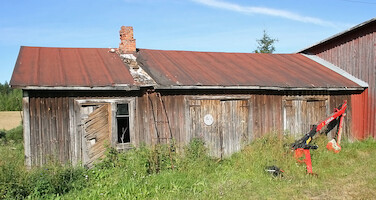 Suuren ulkorakennuksen vanhin siipi · The old farm · photo 16