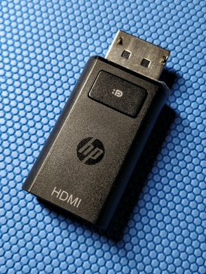 HP:n DisplayPort-HDMI-sovitin. Itse otettu kuva.