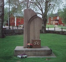 Muistomerkki · Kuvia Suomesta 1999 - 2003 · kuva 69