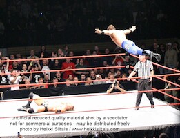 Batista & Triple H vs Chris Benoit & Randy Orton · WWE RAW Live & Loaded · kuva 100
