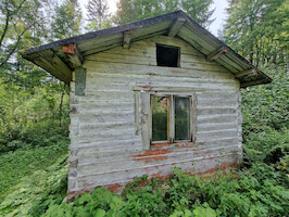 The lower cabin · The Globe Statue in Mahlu · photo 22