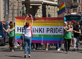 The Helsinki Pride rainbow flag · Helsinki Pride -paraati 2014 · kuva 2
