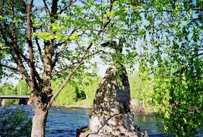 Muistomerkki · Photos around Finland 1999 - 2003 · photo 28