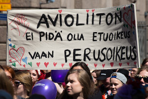 Avioliiton ei pidä olla etuoikeus vaan perusoikeus · Helsinki Pride Parade 2014 · photo 8