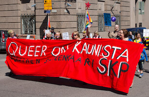 Punainen sateenkaari: queer on kaunista · Helsinki Pride -paraati 2014 · kuva 73