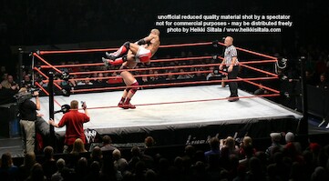 Tyson Tomko vs Shelton Benjamin · WWE RAW Live & Loaded · kuva 32