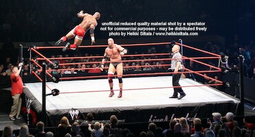 Tyson Tomko vs Shelton Benjamin · WWE RAW Live & Loaded · kuva 34
