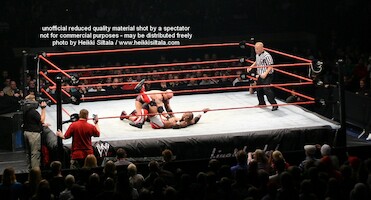 Tyson Tomko vs Shelton Benjamin · WWE RAW Live & Loaded · photo 33