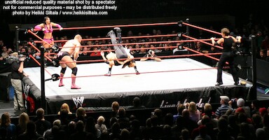 Trish Stratus & Molly Holly vs Victoria & Nidia · WWE RAW Live & Loaded · photo 21