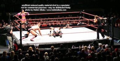 Trish Stratus & Molly Holly vs Victoria & Nidia · WWE RAW Live & Loaded · photo 22