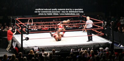 Tyson Tomko vs Shelton Benjamin · WWE RAW Live & Loaded · photo 37
