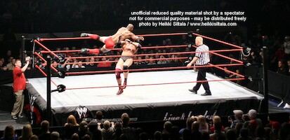 Tyson Tomko vs Shelton Benjamin · WWE RAW Live & Loaded · kuva 35
