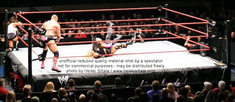 Trish Stratus & Molly Holly vs Victoria & Nidia · WWE RAW Live & Loaded · photo 29