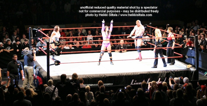 Trish Stratus & Molly Holly vs Victoria & Nidia Trish Stratus & Molly Holly vs Victoria & Nidia
