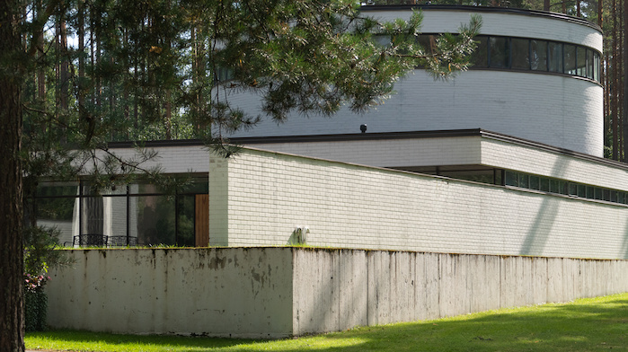 Keuruu cemetery chapel in summer 2022 · photo 11