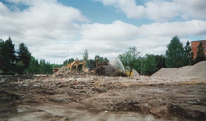Demolishing on its way at Alakiventie